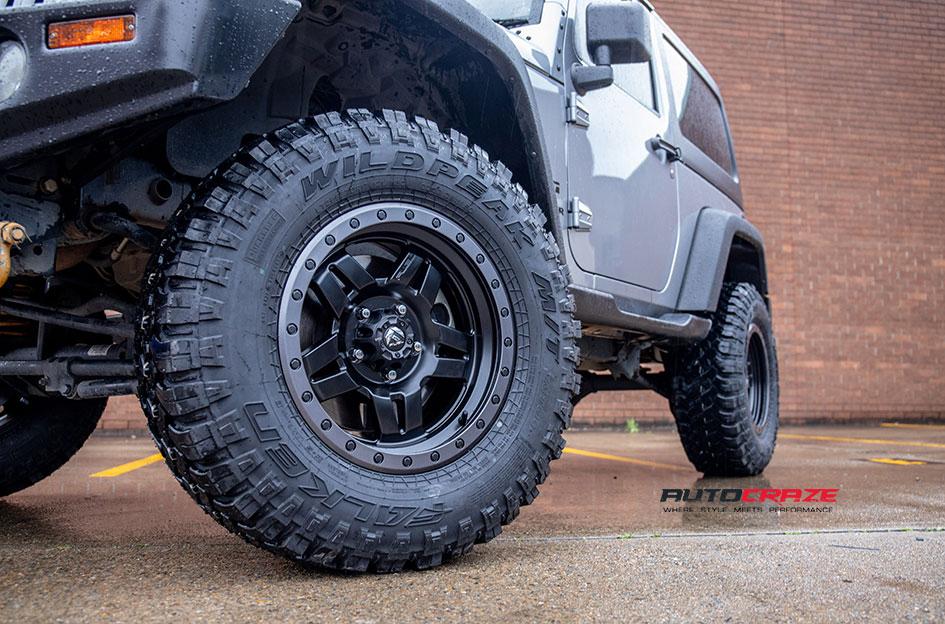 JEEP WRANGLER ANZA MATTE BLACK WITH ANTHRACITE RING